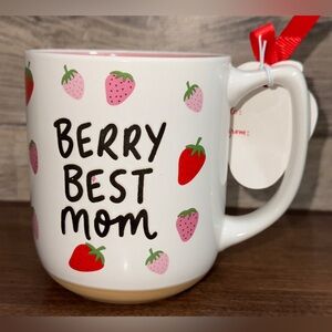 Super Cute 🥰 BERRY BEST MOM Strawberry 🍓 Coffee Tea Mug from Dayna Lee Col…